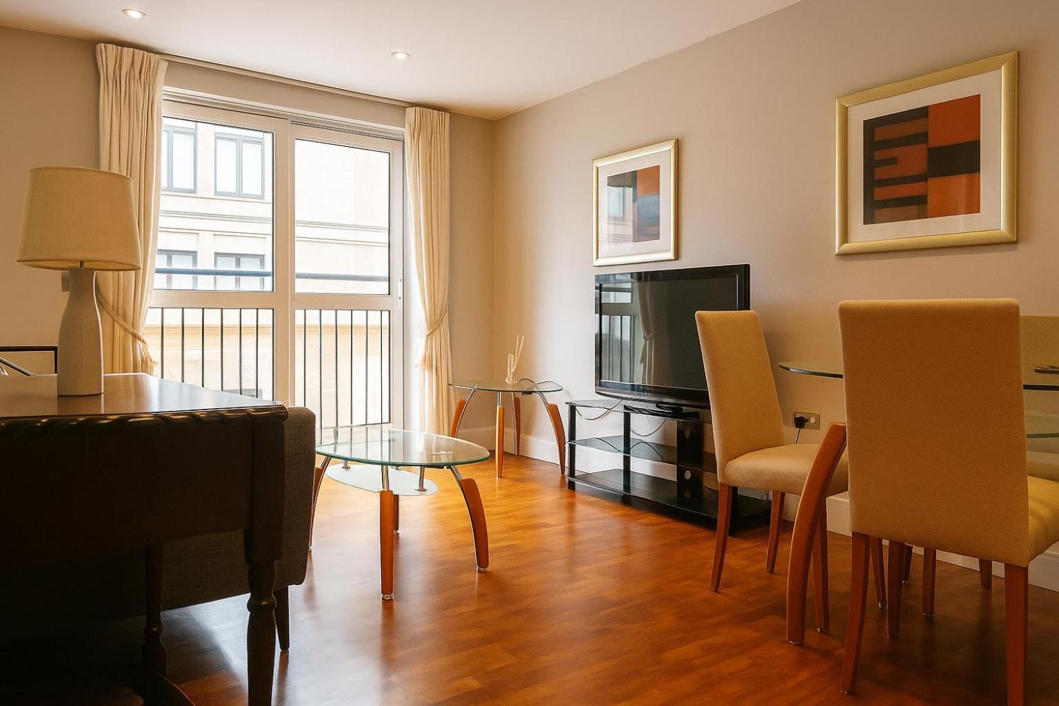 Still Life Tower Hill Executive Apartment *