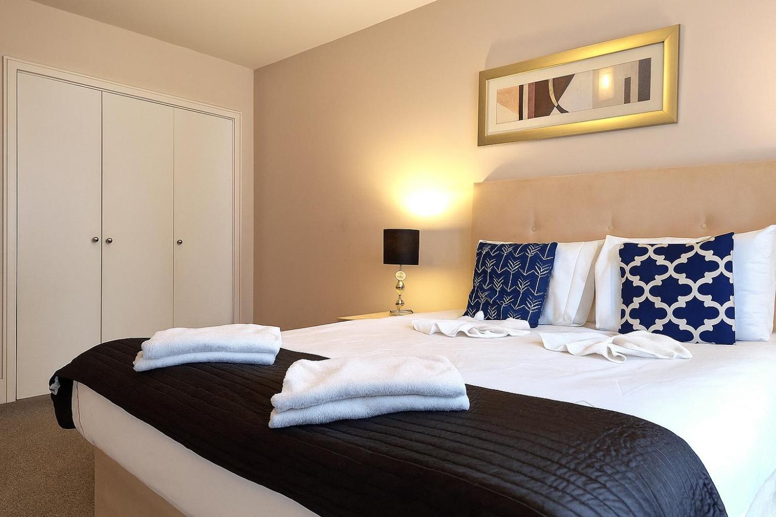 Still Life Tower Hill Executive Apartment *