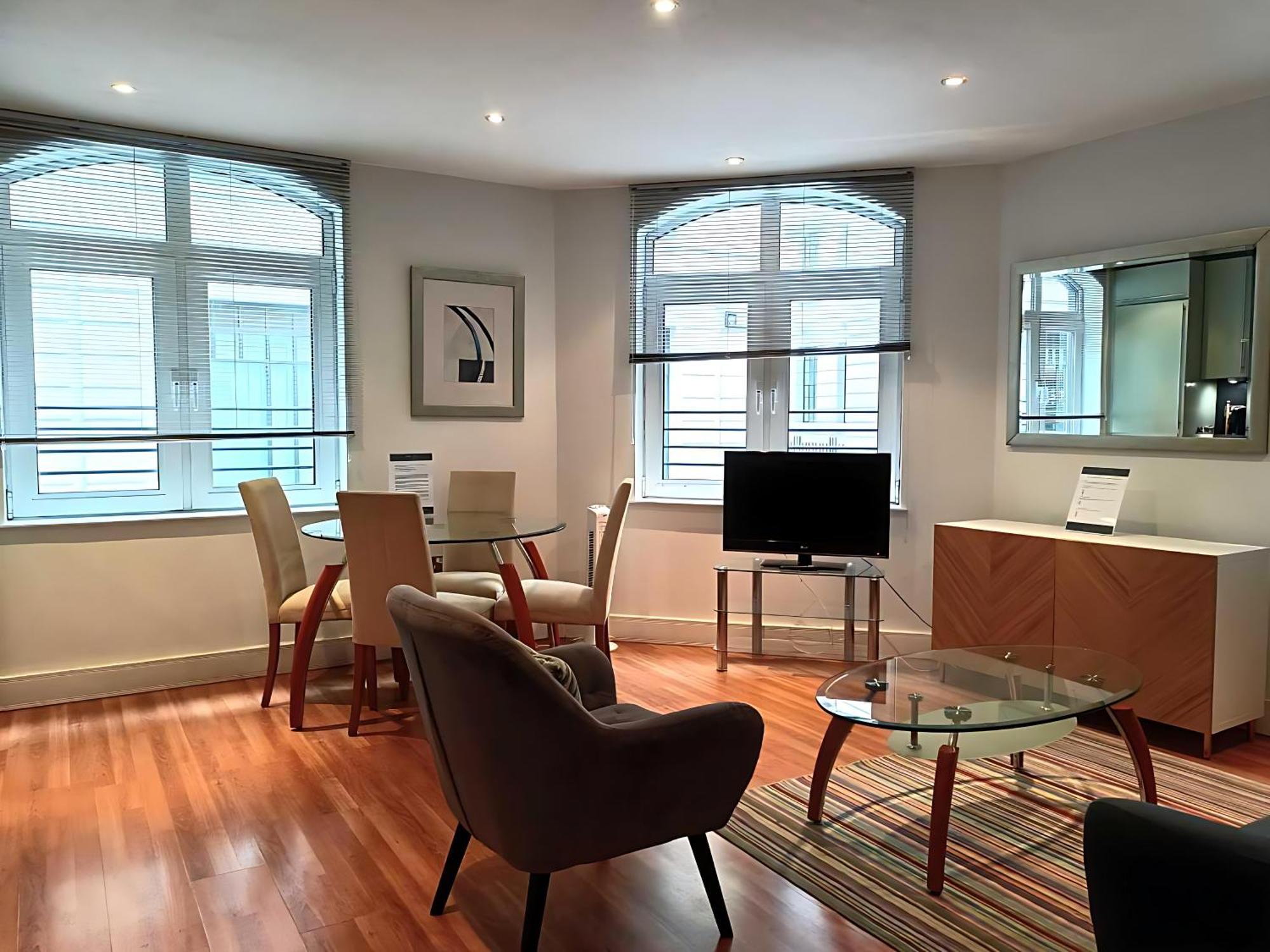 Still Life Tower Hill Executive Apartment *