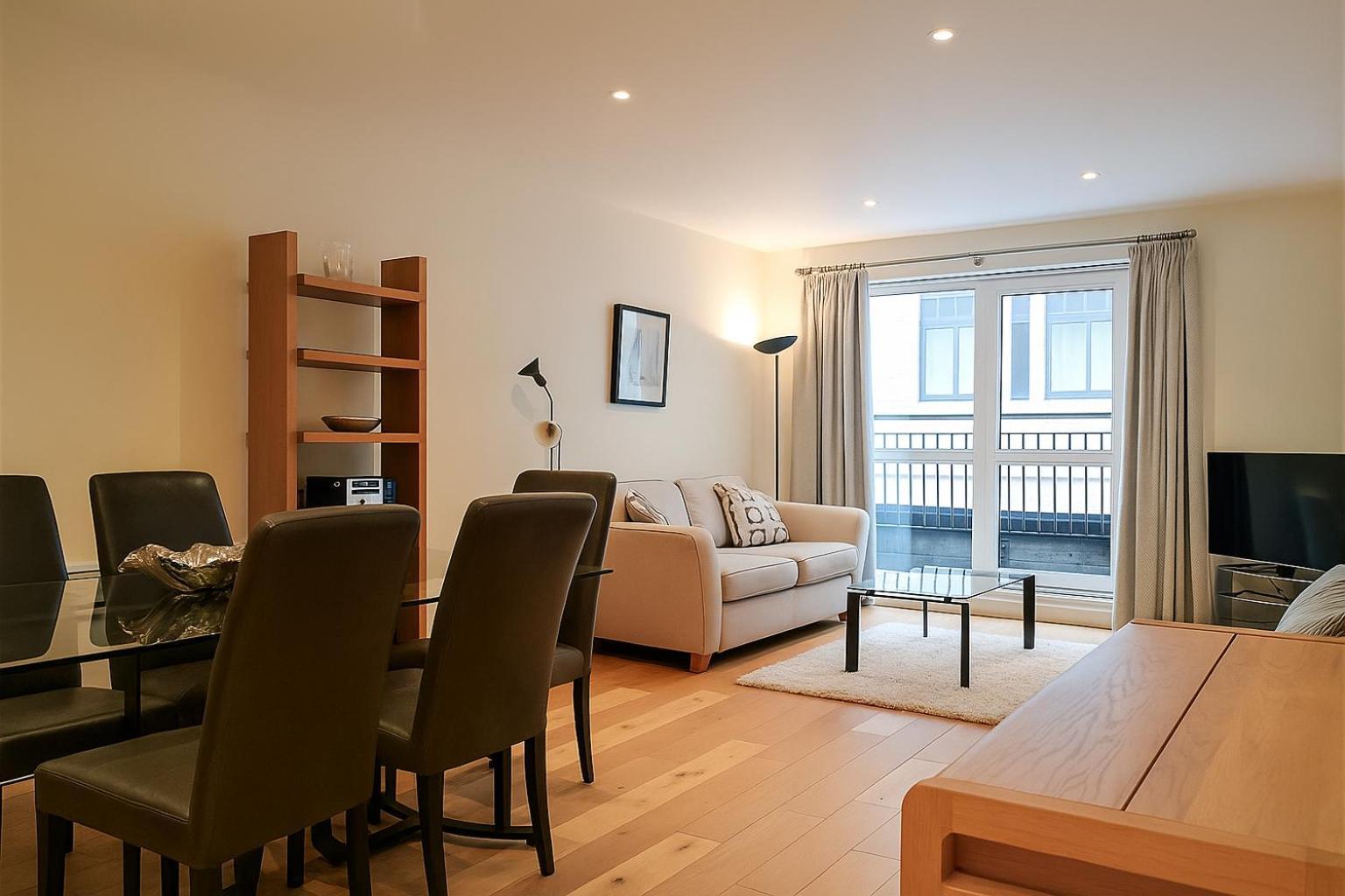 Still Life Tower Hill Executive Apartment *